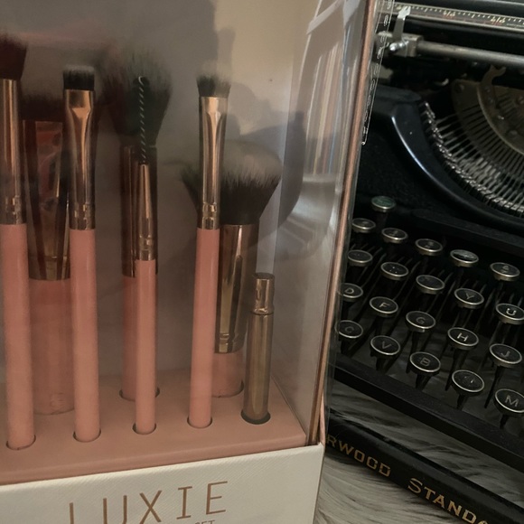 NEW Luxie Complete face set - Picture 2 of 3